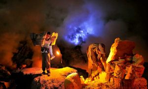 paket wisata banyuwangi 4h3m, blue fire kawah ijen