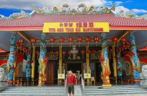 paket wisata banyuwangi 1 hari, klenteng hoo tong bio