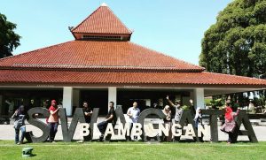 paket wisata banyuwangi 1 hari, pendopo banyuwangi